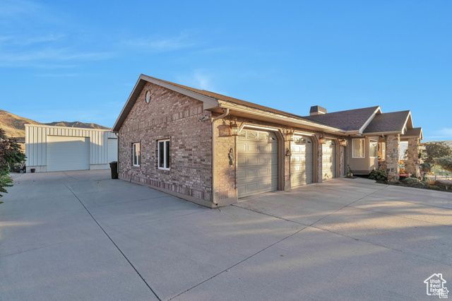 1040 E CANYON RD, Hyde Park, UT 84318