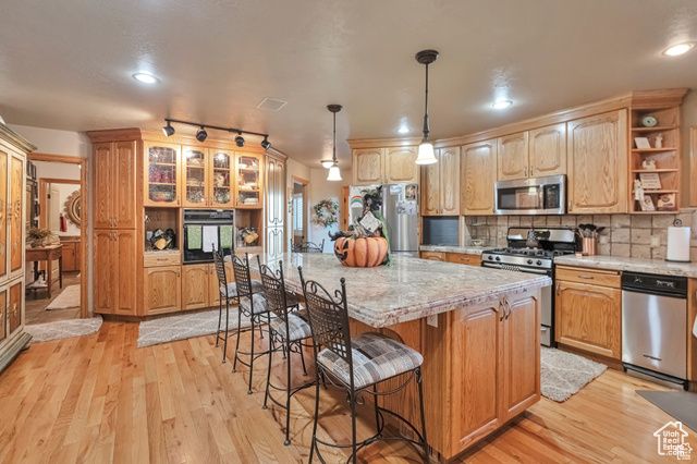 1040 E CANYON RD, Hyde Park, UT 84318