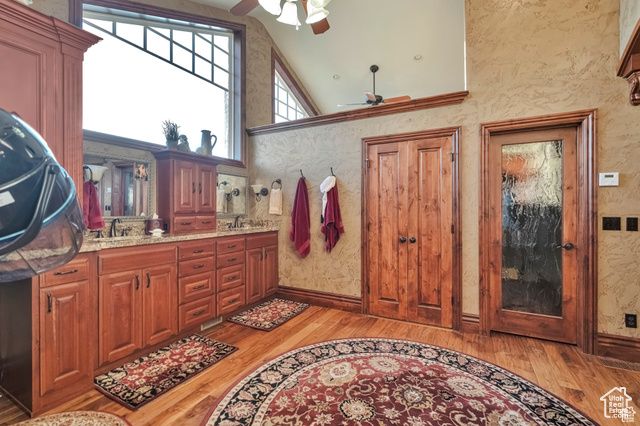 1040 E CANYON RD, Hyde Park, UT 84318