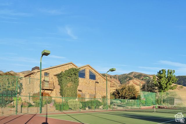 1040 E CANYON RD, Hyde Park, UT 84318