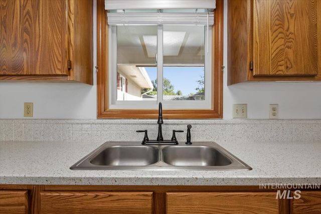 14961 Eagle Dr, Caldwell, ID 83607