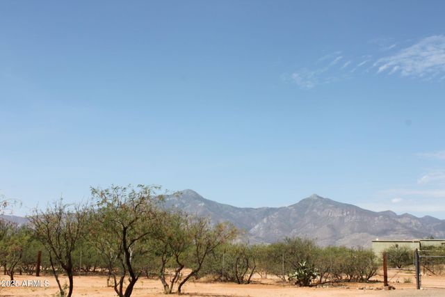6217 S NATOMA Trail, Hereford, AZ 85615