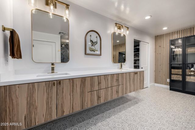 8112 N 10TH Place, Phoenix, AZ 85020