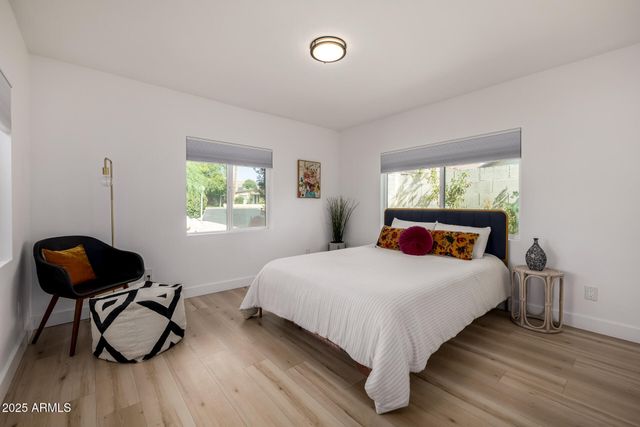 8112 N 10TH Place, Phoenix, AZ 85020