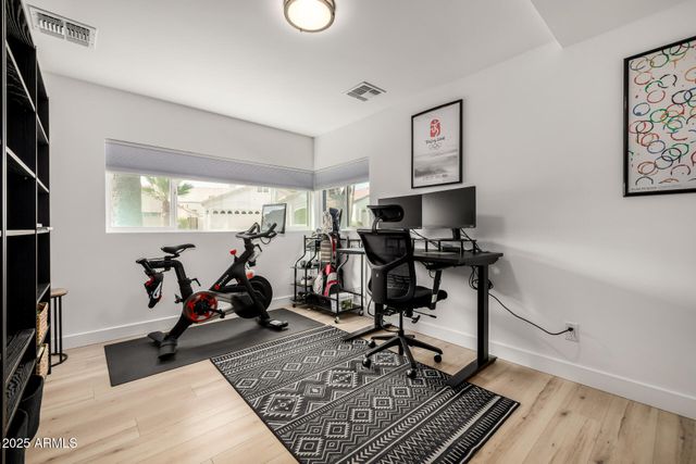 8112 N 10TH Place, Phoenix, AZ 85020