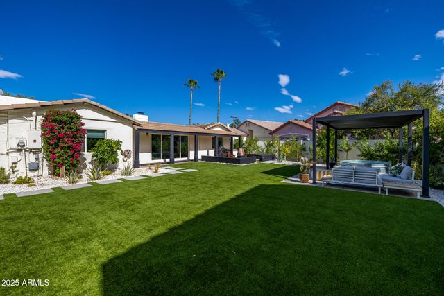 8112 N 10TH Place, Phoenix, AZ 85020