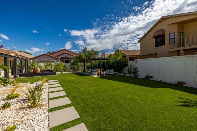 8112 N 10TH Place, Phoenix, AZ 85020