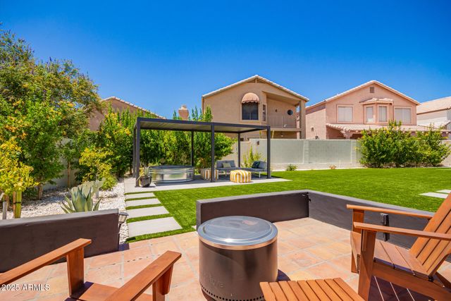 8112 N 10TH Place, Phoenix, AZ 85020