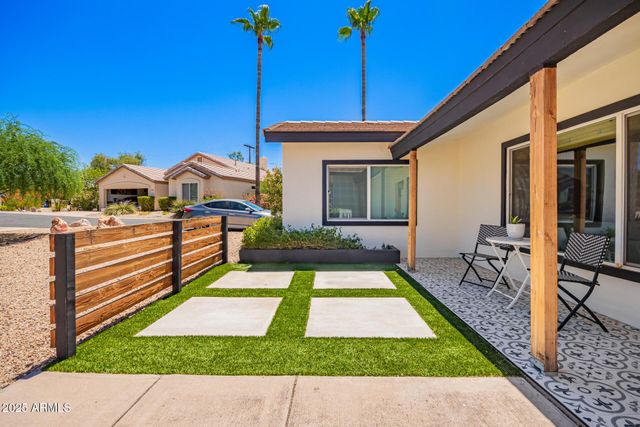 8112 N 10TH Place, Phoenix, AZ 85020