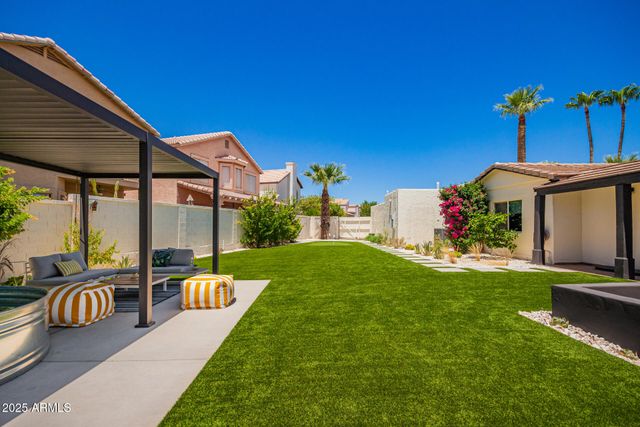8112 N 10TH Place, Phoenix, AZ 85020