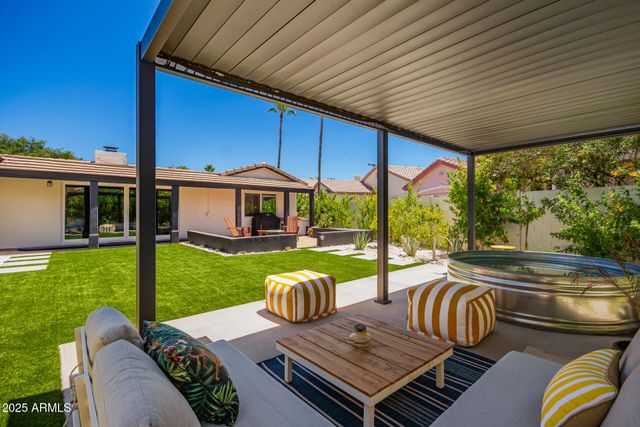 8112 N 10TH Place, Phoenix, AZ 85020