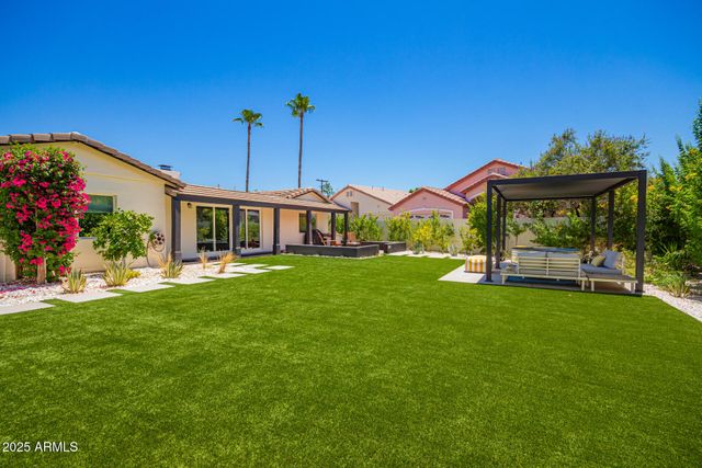 8112 N 10TH Place, Phoenix, AZ 85020