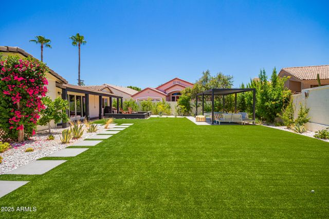 8112 N 10TH Place, Phoenix, AZ 85020