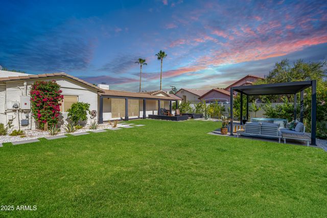 8112 N 10TH Place, Phoenix, AZ 85020