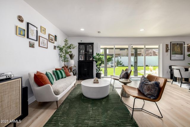 8112 N 10TH Place, Phoenix, AZ 85020