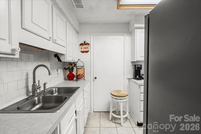 6123 Honeysuckle Lane, Charlotte, NC 28212