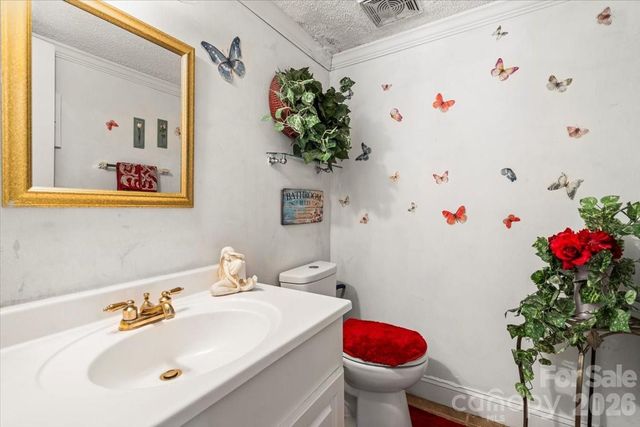 6123 Honeysuckle Lane, Charlotte, NC 28212