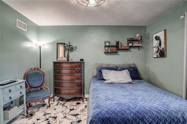 5644 W 97th Street, Overland Park, KS 66207