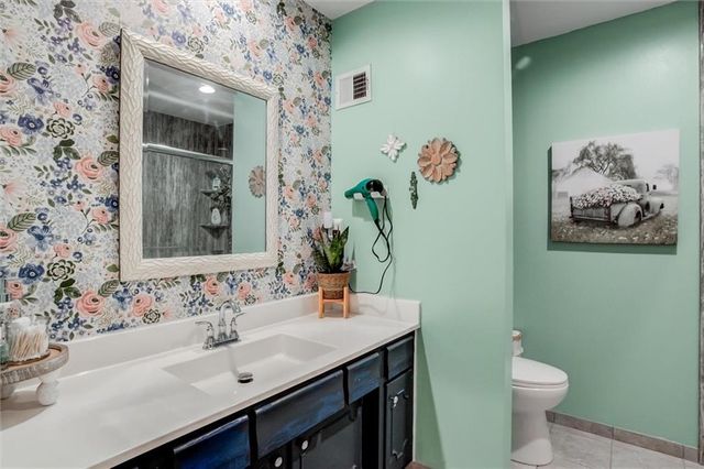 5644 W 97th Street, Overland Park, KS 66207