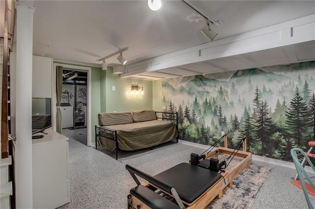 5644 W 97th Street, Overland Park, KS 66207