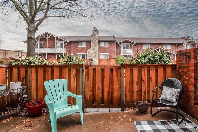 5644 W 97th Street, Overland Park, KS 66207