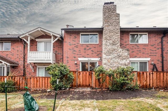 5644 W 97th Street, Overland Park, KS 66207