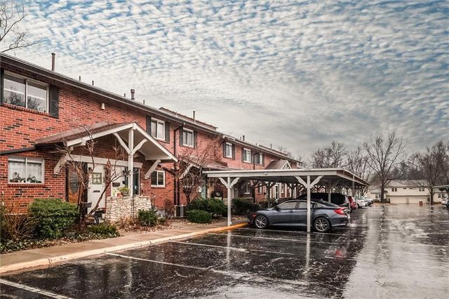 5644 W 97th Street, Overland Park, KS 66207