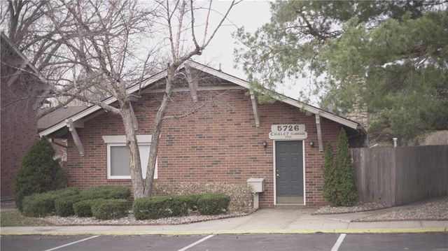 5644 W 97th Street, Overland Park, KS 66207