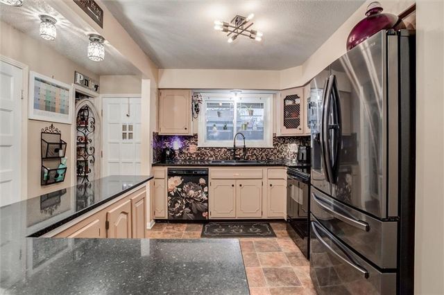 5644 W 97th Street, Overland Park, KS 66207