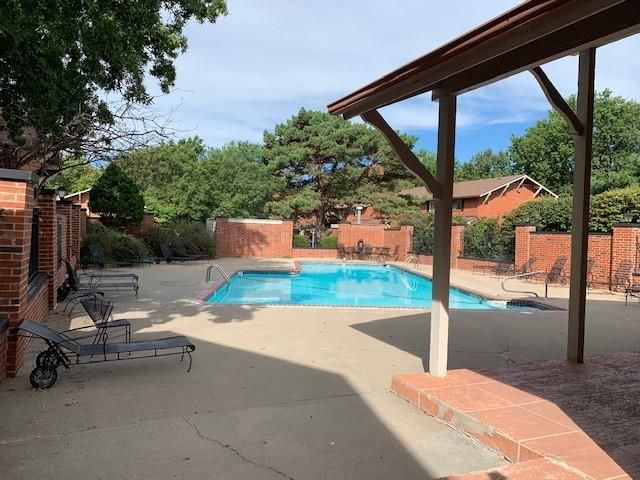 5644 W 97th Street, Overland Park, KS 66207