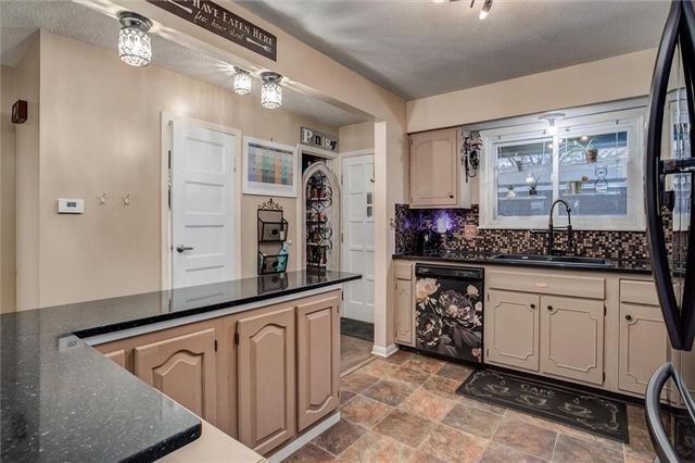 5644 W 97th Street, Overland Park, KS 66207