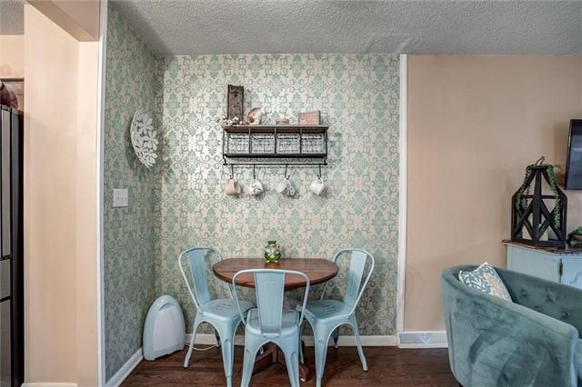 5644 W 97th Street, Overland Park, KS 66207