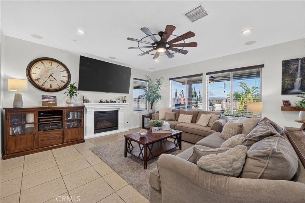 Image 12 of property listing at 45936 Camino Rubi, Temecula, CA 92592