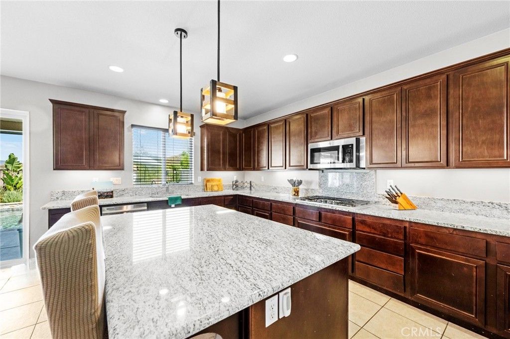 Image 5 of property listing at 45936 Camino Rubi, Temecula, CA 92592