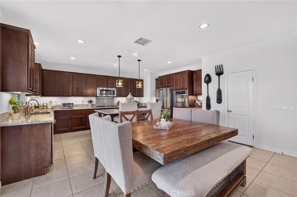 Image 9 of property listing at 45936 Camino Rubi, Temecula, CA 92592