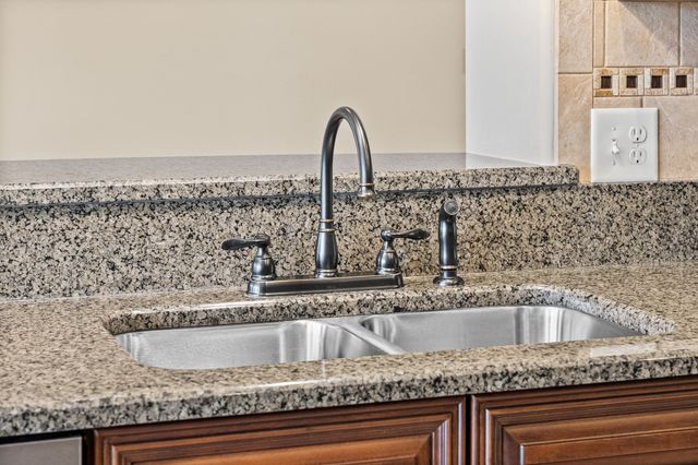 389 Waylon Ct, Clarksville, TN 37043