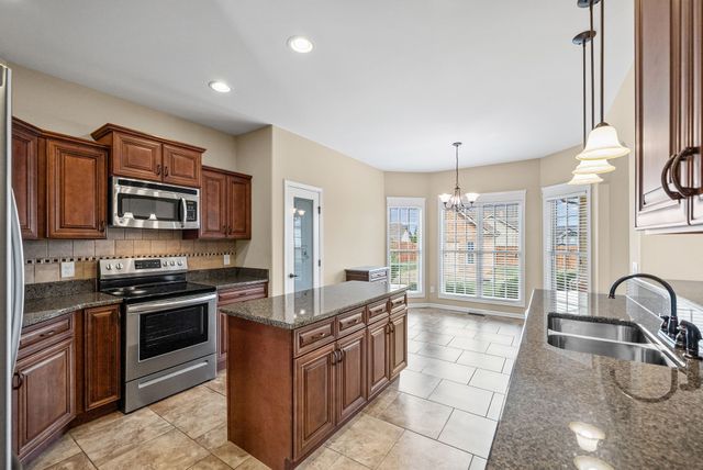 389 Waylon Ct, Clarksville, TN 37043