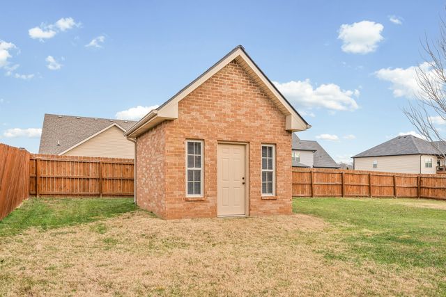 389 Waylon Ct, Clarksville, TN 37043