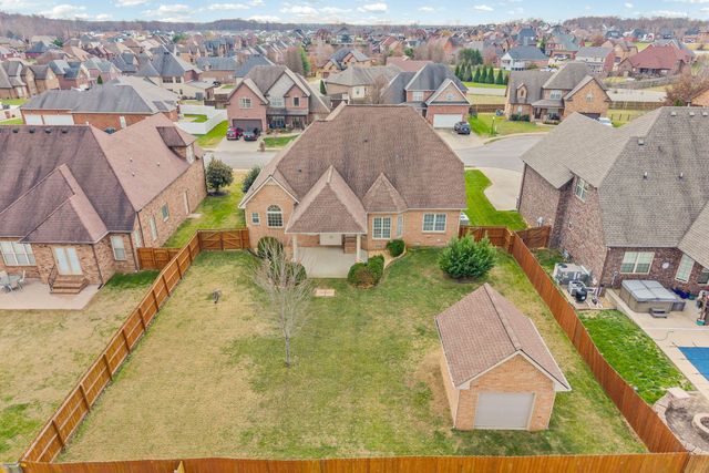 389 Waylon Ct, Clarksville, TN 37043