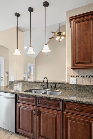 389 Waylon Ct, Clarksville, TN 37043