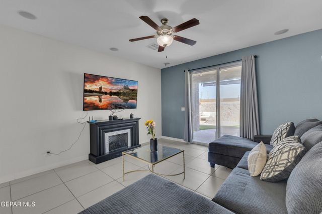 421 S HALSTEAD Drive, Horizon City, TX 79928