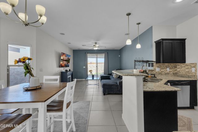 421 S HALSTEAD Drive, Horizon City, TX 79928