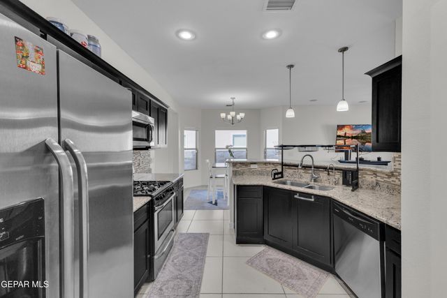 421 S HALSTEAD Drive, Horizon City, TX 79928