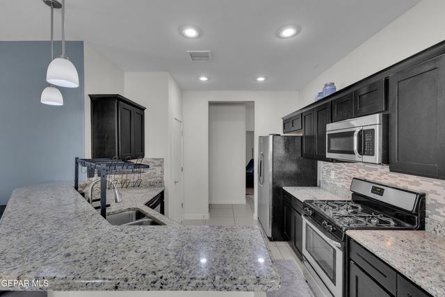 421 S HALSTEAD Drive, Horizon City, TX 79928