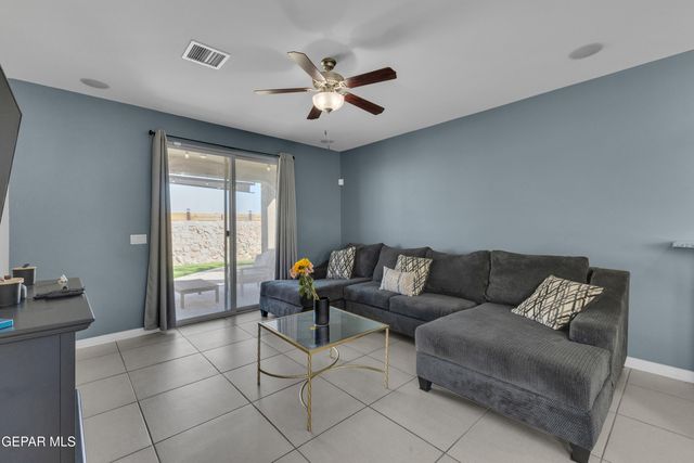 421 S HALSTEAD Drive, Horizon City, TX 79928