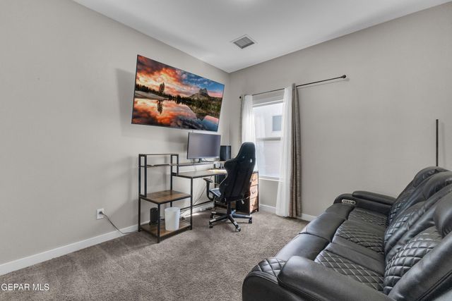 421 S HALSTEAD Drive, Horizon City, TX 79928