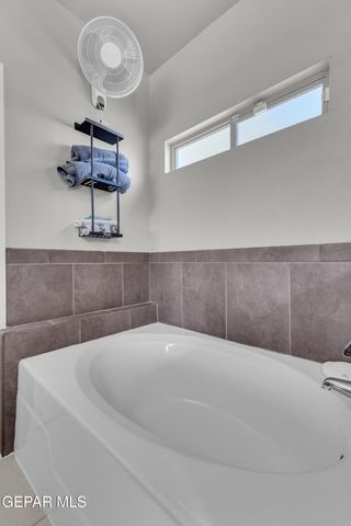 421 S HALSTEAD Drive, Horizon City, TX 79928