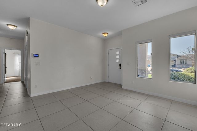 421 S HALSTEAD Drive, Horizon City, TX 79928
