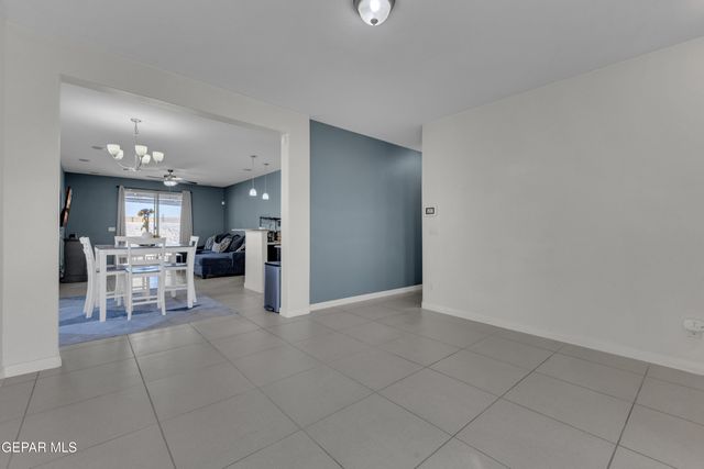 421 S HALSTEAD Drive, Horizon City, TX 79928