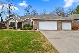 2581 S Forrest Heights Avenue, Springfield, MO 65809